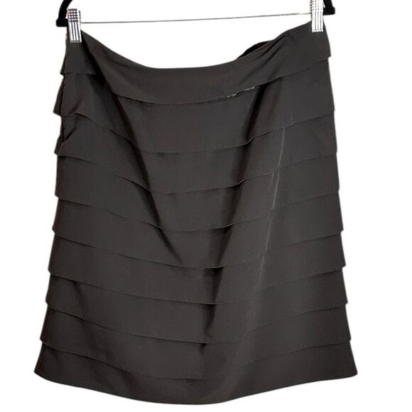 Elegant Black Layered Skirt - Picture 3 of 5
